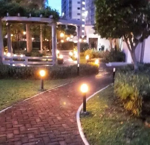 Appartement South Residences, Pinas *